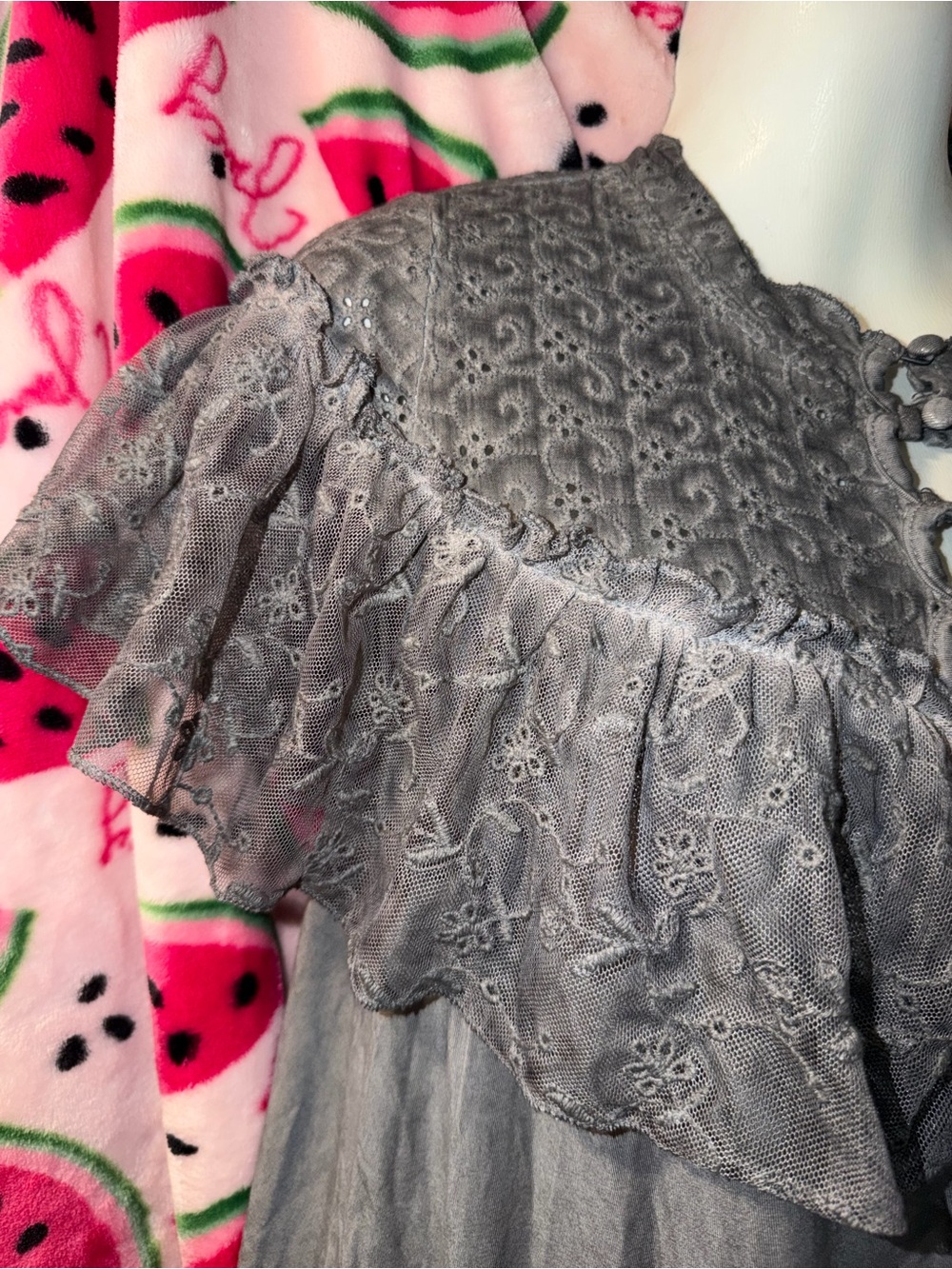 🩶 POL Eyelet Ruffle Button-Front Blouse - Picture 5 of 9